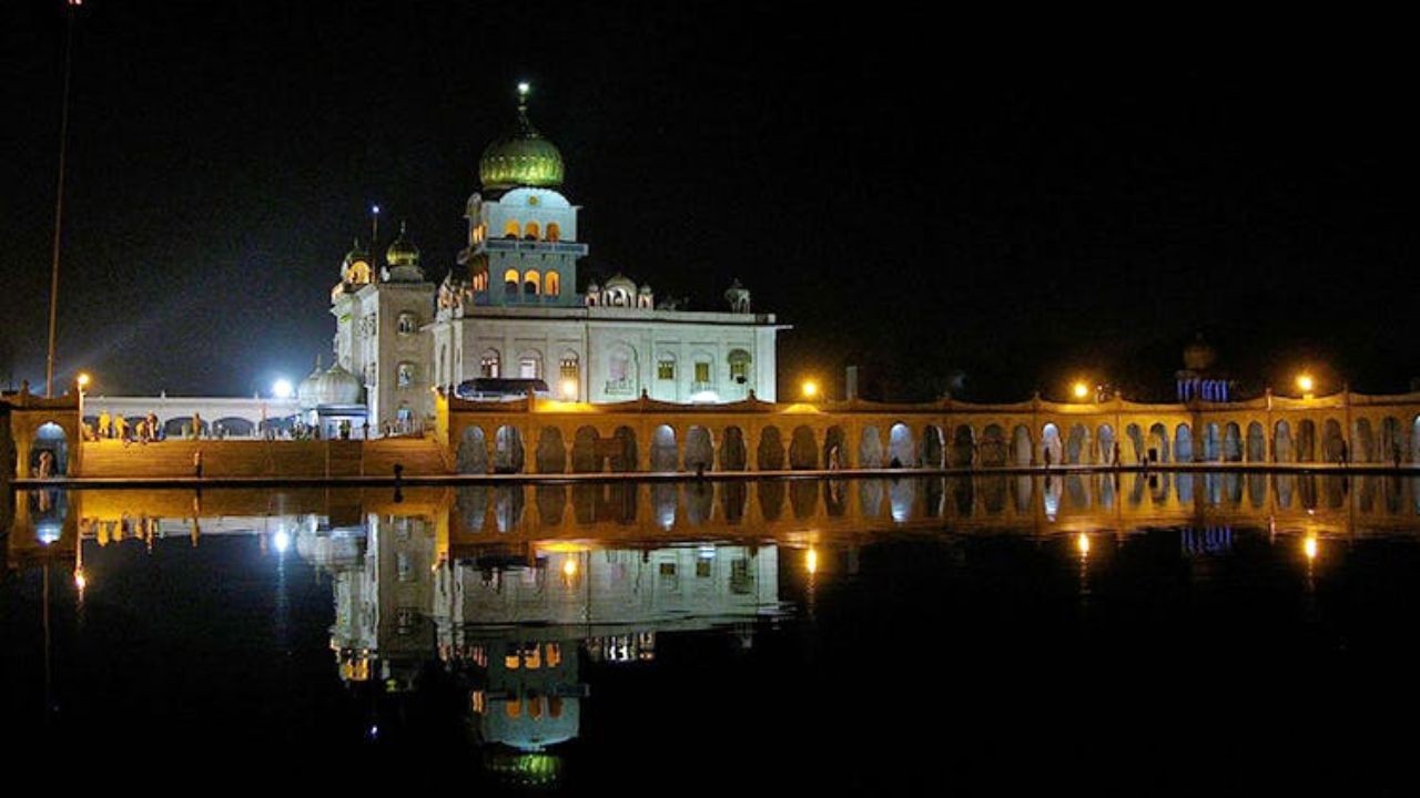 Bangla Sahib Gurudwara delhi night view