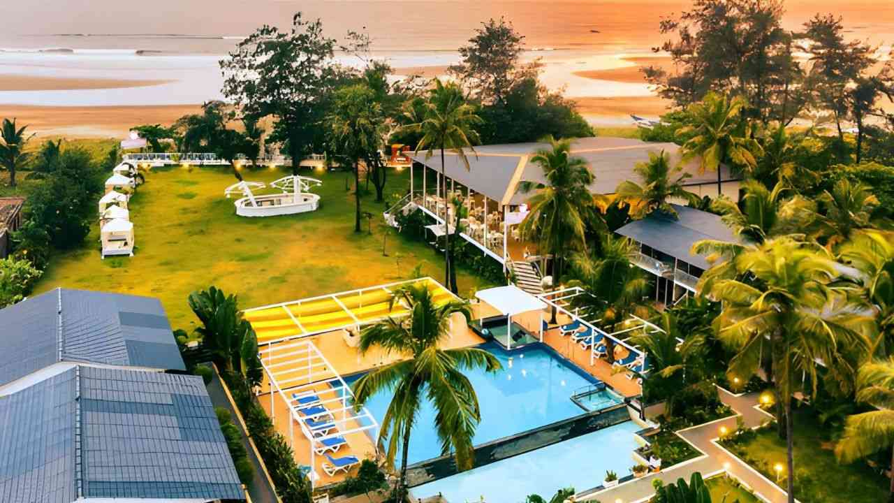 Beach Resort in Morjim